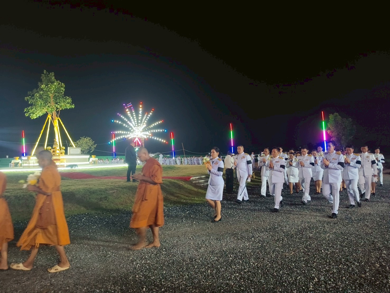 title - ส.ป.ก.นครปฐม เข้าร่วมพิธีเชิญพุ่มดอกบัวประดิษฐ์พระราชทานไปถวายสักการะพระศรีมหาโพธิทศมราชบพิตร ประจำจังหวัดนครปฐม  เพื่อเป็นพุทธบูชา เนื่องในวันวิสาขบูชา ประจำปี 2569